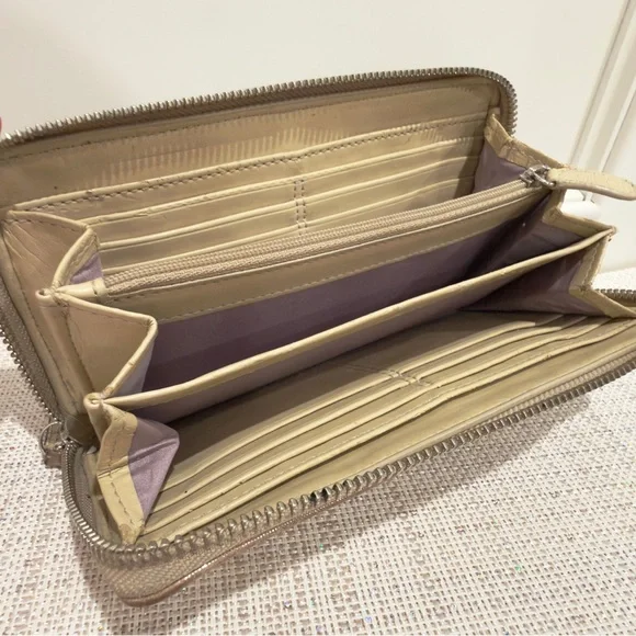 ✨👝 Coach Soho Gold Shimmery Zip Around Long Wallet with Buckle Detail - Picture 15 of 16